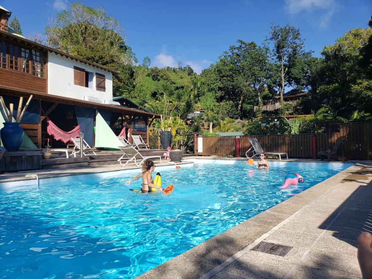 Les Bananes Vertes Ecolodges Saint-Claude Exterior foto