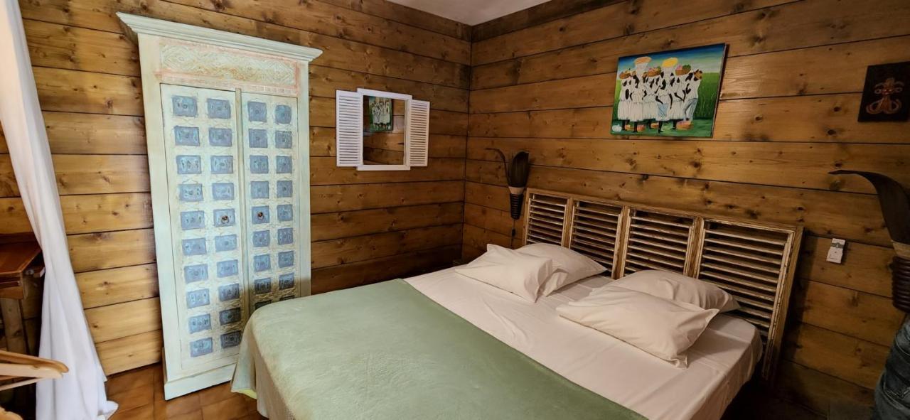 Les Bananes Vertes Ecolodges Saint-Claude Exterior foto