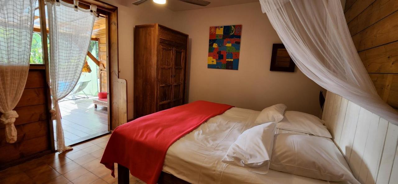 Les Bananes Vertes Ecolodges Saint-Claude Exterior foto